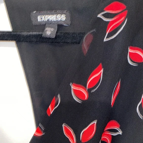 Express printed red and black blouse. - Picture 11 of 12